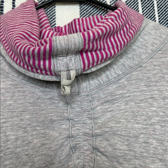 Lululemon In A Cinch Long Sleeve Tee - Picture 11 of 11